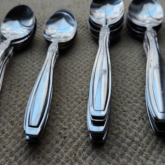 ONEIDA Flatware Vista Pattern 48 Pieces stainless Serves 7 + forks knives spoons - Picture 7 of 9